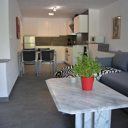 Lovely Bungalow For Four Close To Beach And City In Torrevieja Exterior photo