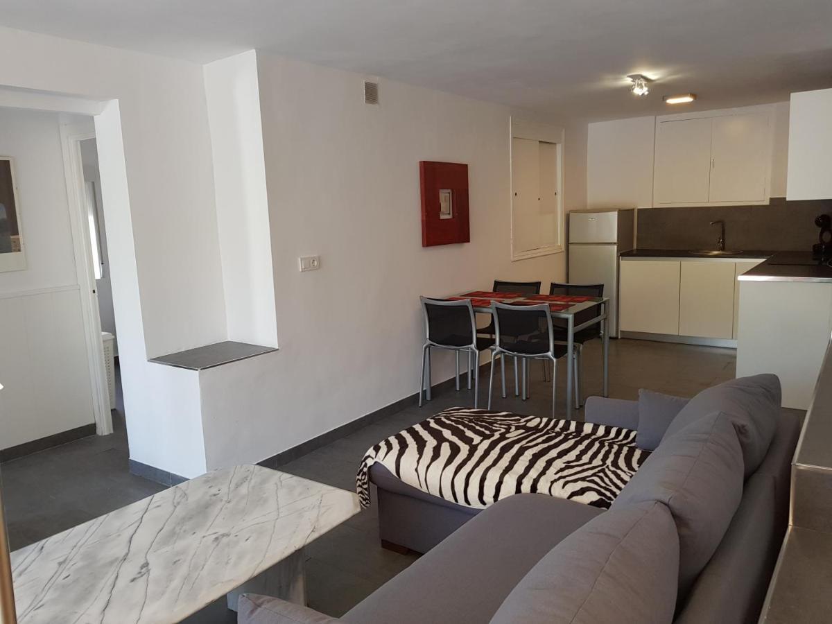 Lovely Bungalow For Four Close To Beach And City In Torrevieja Exterior photo