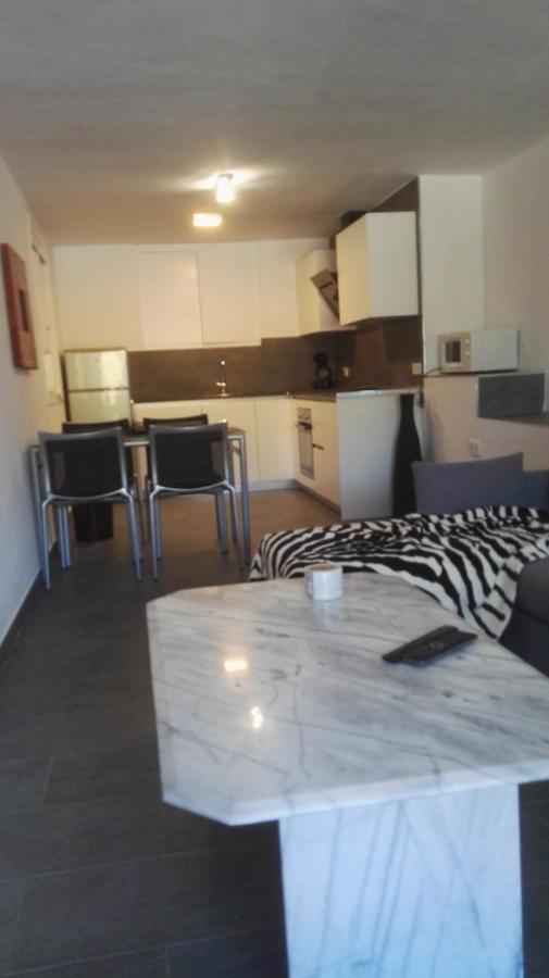 Lovely Bungalow For Four Close To Beach And City In Torrevieja Exterior photo