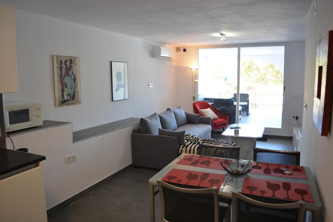 Lovely Bungalow For Four Close To Beach And City In Torrevieja Exterior photo